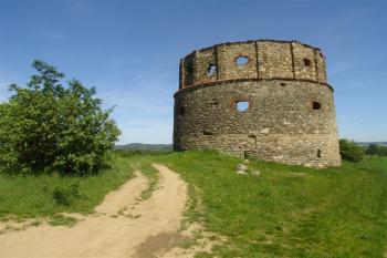 Zřícenina větrného mlýna ( © Jiří Čížek 05/2009)