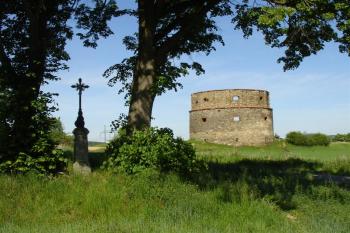 Zřícenina větrného mlýna Příčovy ( © Jiří Čížek 05/2009)