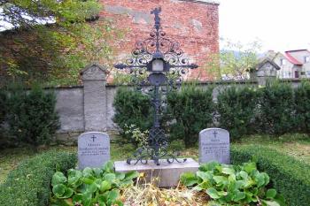 náhrobek Oliviera Loudona (1857-1902) a jeho ženy Alice rozené hraběnky Vossové (1861-1938)  ( © Jan P. Štěpánek 01/2009)
