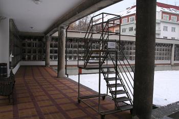 Severní rameno kolumbária a schůdky k obsluze jeho vyšších pater ( © Ivan Grisa 01/2009)