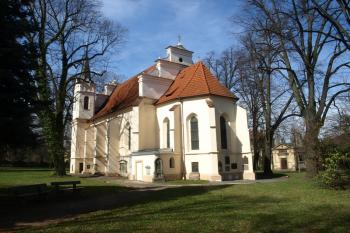 kostel od jihovýchodu ( © Milan Caha 04/2011)