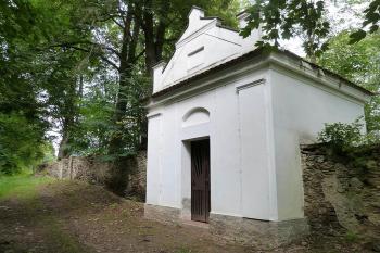 Židovský hřbitov - obřadní síň (© Alena Volná, 09/2013)