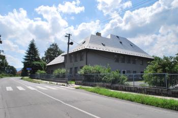 Pohled na bývalý zámek Raškovice. ( © Miroslav BITTER 06/2008)