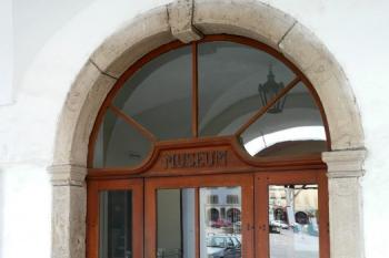 Vstupní portál (© Jan P. Štěpánek 08/2008)