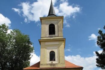 průčelí kostela s věží ( © Jan P. Štěpánek 09/2013)