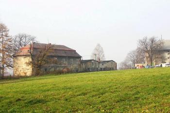 celkový pohled na zámek od jihovýchodu ( © Jan P. Štěpánek 11/2006)