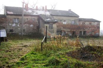 severní fasáda tzv. starého zámku ( © Jan P. Štěpánek 11/2006)