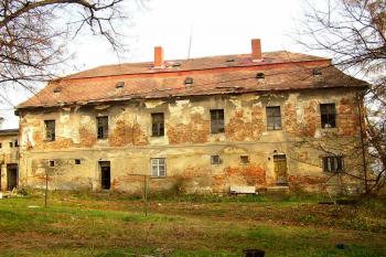 nádvorní, západní fronta nového zámku ( © Jan P. Štěpánek 11/2006)