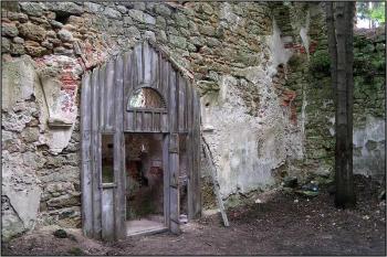 Zazděný vstup - vnitřní pohled ( © Petr Turyna 08/2005)