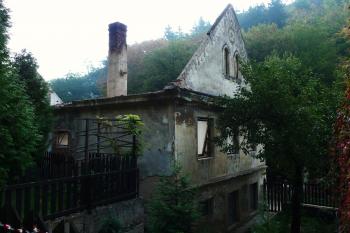 Hlavní budova zezadu (© Roman Haselbach, 28.8.2009)