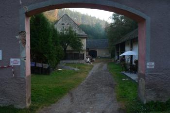 dvůr (© Roman Haselbach, 28.8.2009)