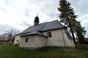 Jihovýchodní fronta kostela (© Jan P. Štěpánek 04/2020)