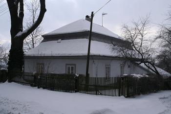 Bývalá fara od severovýchodu (© Ivan Grisa, 01/2009)