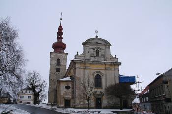 Kostel od západu (z náměstí) (© Ivan Grisa, 01/2009)