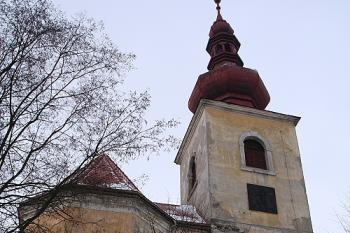 Věž a závěr kostela od východu (© Ivan Grisa, 01/2009)