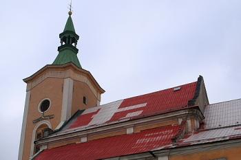 Věž a trojlodí od jihu (© Ivan Grisa, 01/2009)
