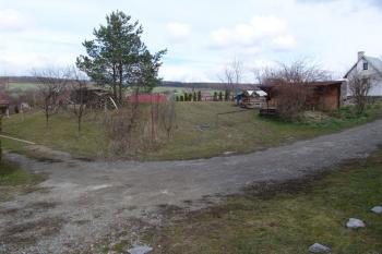 Kopeček po jádru tvrze od jihu ( © Roman Řezáč 03/2008)