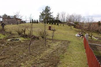 Kopeček po jádru tvrze od severovýchodu ( © Roman Řezáč 03/2008)