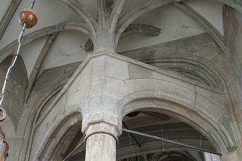 Vstup z jižní kryté předsíně do kostela ( © Ivan Grisa 06/2008)