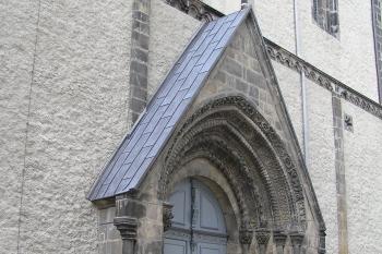románský portál na západním průčelí (© Karel Husák, 08/2006)
