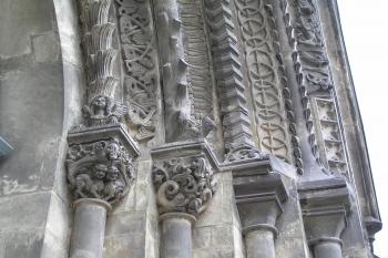 detail románského portálu (© Karel Husák, 08/2006)