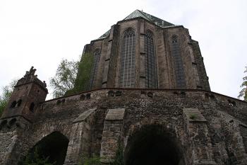 Závěr kostela na mohutných arkádách ( © Ivan Grisa 04/2009)