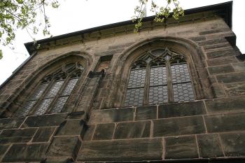 Kaple sv. Kříže - horní patro, východní okna z exteriéru ( © Ivan Grisa 04/2009)