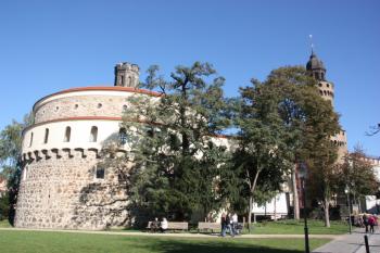 Bašta od jihu, vpravo v pozadí helmice Reichenbašské věže ( © Ivan Grisa 10/2011)