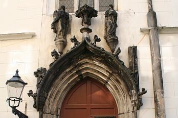 Severní portál kaple ( © Ivan Grisa 04/2007)