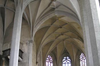 pohled do presbytáře (© Karel Husák, 09/2006)