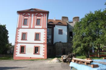 Čelo zámeckého křídla ( © Ivan Grisa 07/2010)