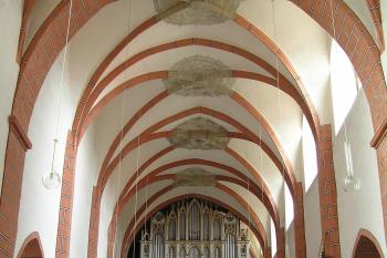 hlavní loď s kruchtou (© Karel Husák, 08/2006)