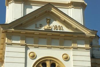 detail průčelí ( © Milan Caha 06/2007)