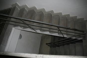 Východní schodiště na emporu ( © Ivan Grisa 02/2009)