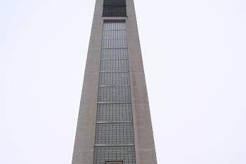Věž od jihu ( © Ivan Grisa 02/2009)