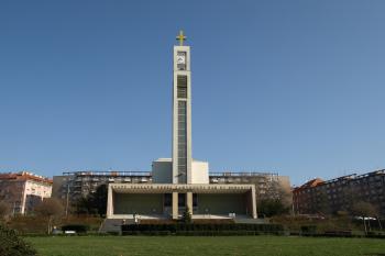 čelní pohled na kostel ( © Milan Caha 04/2009)