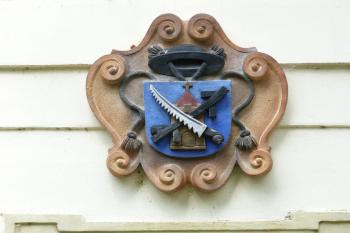 znak nad vchodem do fary (© František Kinař, 05/2012)