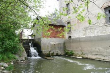 prostor bývalého mlýnského kola, které roztáčela kinetická síla padající vody z náhonu ( © Jan P. Štěpánek 05/2008)