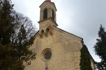 západní pseudogotické průčelí ( © Milan Caha 10/2007)