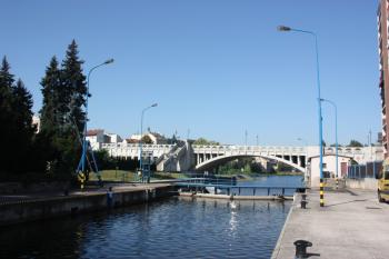 Pohled z plavební komory na severní část mostu ( © Ivan Grisa 08/2009)