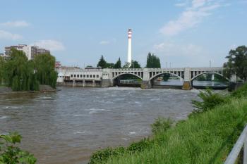 Povodní strana mostu z pravého břehu ( © Ivan Grisa 05/2010)