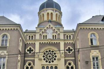 Bývalý klášter Kongregace dcer božské lásky Marianum v Opavě ( © Pavel Vítek 02/2009)