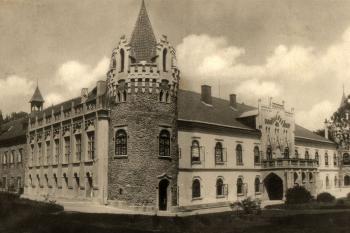pohled od jihovýchodu v roce 1947 ( © sbírka pohlednic J. Úlovce)