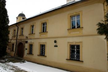 část budovy, kde bývala škola ( © Milan Caha 02/2009)