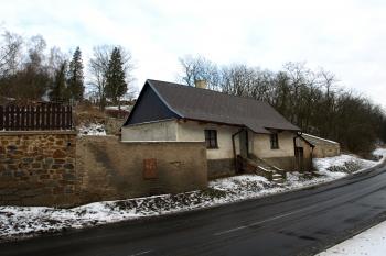 klasicistní domek ( © Milan Caha 02/2009)