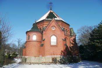 novogotická hrobka Lichnovských od jihu ( © Jan P. Štěpánek 01/2009)