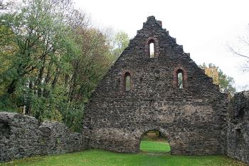 Východní štít klášterní sýpky (© Ivan Grisa, 10/2006)