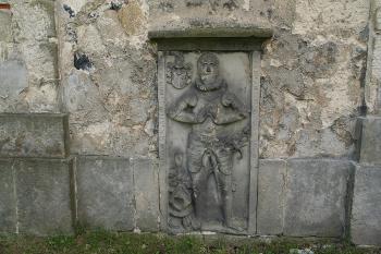 Renesanční figurální náhrobník na severní stěně ( © Ivan Grisa 05/2009)
