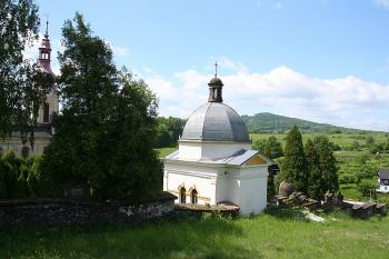 Hrobka rodiny Hellmichovy v severní části hřbitova ( © Ivan Grisa 05/2009)