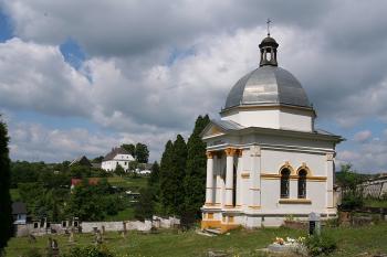 Hrobka rodiny Hellmichovy v severní části hřbitova ( © Ivan Grisa 05/2009)